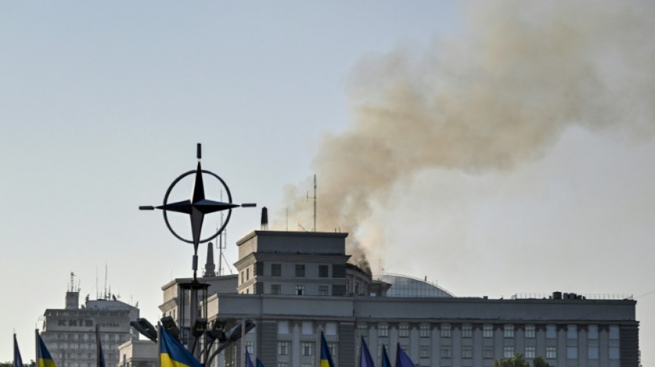 Ukraine: le si&egrave;ge du gouvernement incendi&eacute; apr&egrave;s une attaque a&eacute;rienne russe record