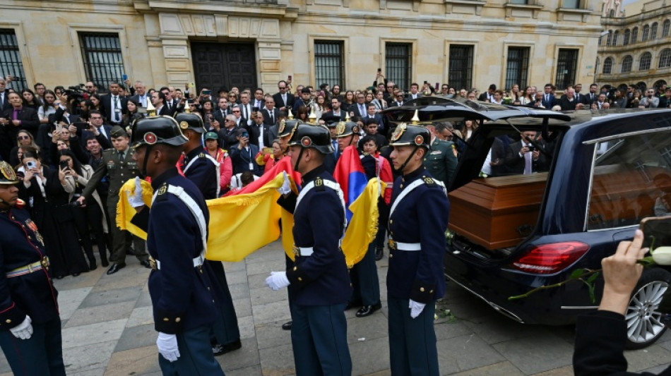 Funerais de presidenci&aacute;vel morto na Col&ocirc;mbia acontecem sem Petro