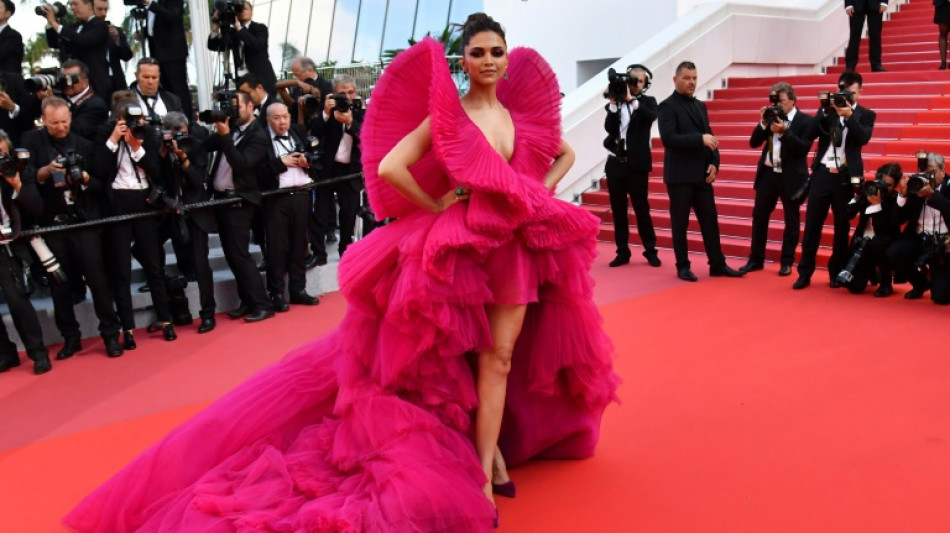 El dise&ntilde;ador saudita que viste a las estrellas desde las sombras