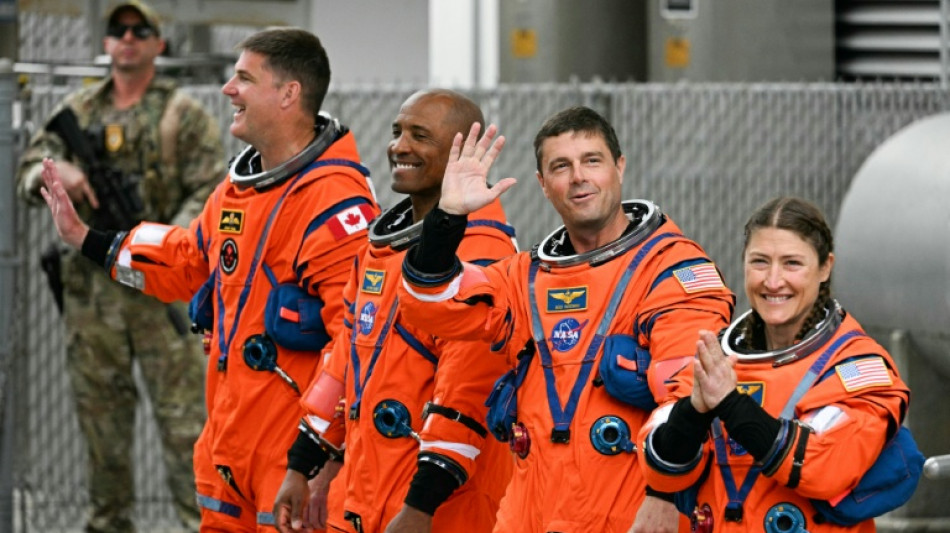 Quatre astronautes sont en route pour faire le tour de la Lune