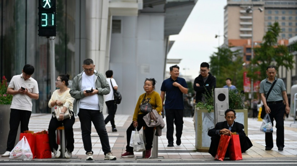La actividad industrial y el consumo se ralentizan en China entre dificultades económicas