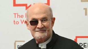 Salman Rushdies Buch &uuml;ber gegen ihn ver&uuml;bten Messerangriff erscheint