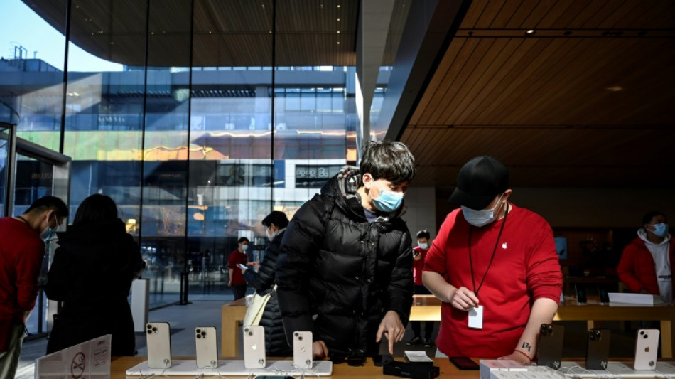Apple affiche des ventes trimestrielles record malgr&eacute; la p&eacute;nurie de puces