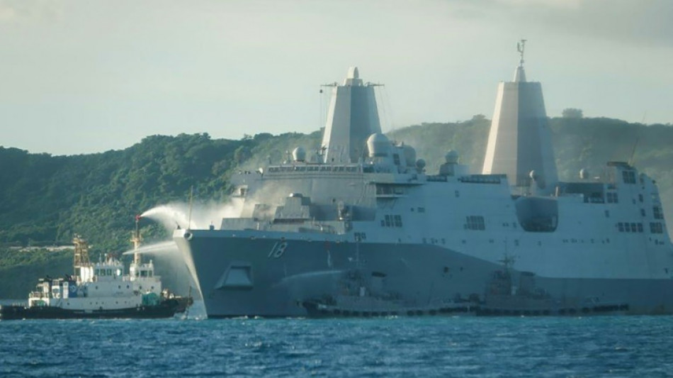 Un buque naval de EEUU se incendia frente a la costa japonesa