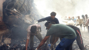 Un avi&oacute;n con 242 personas a bordo se estrella en India y encuentran a un superviviente