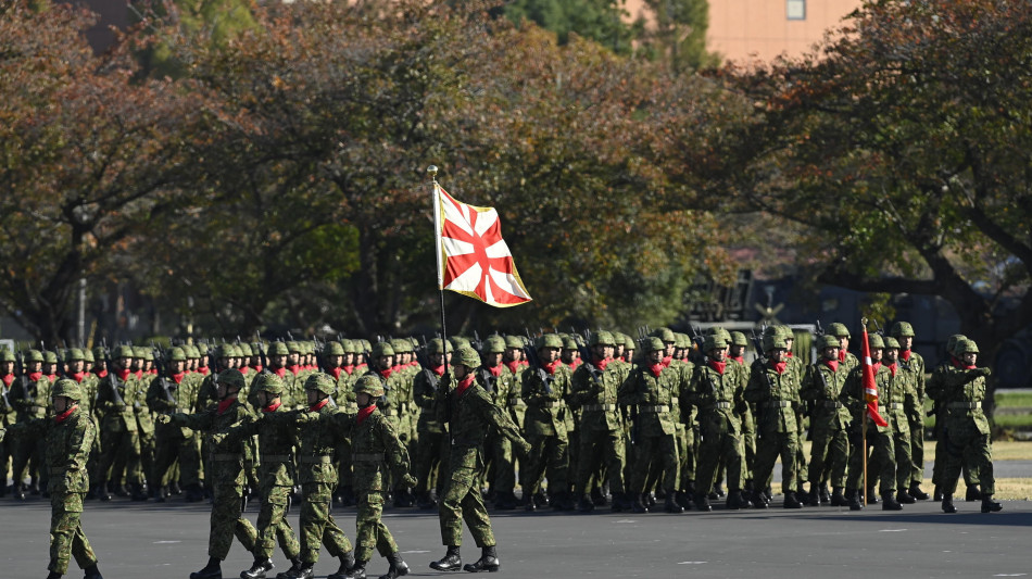 Tokyo accelera sul riarmo, budget record per la difesa