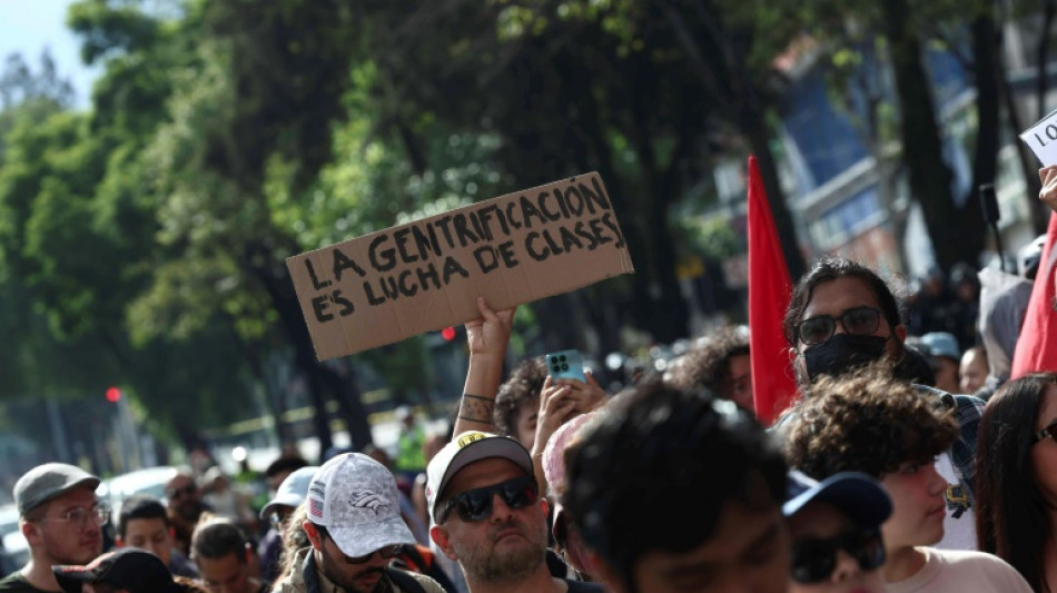 Protesta en Ciudad de M&eacute;xico contra la gentrificaci&oacute;n por el Mundial de F&uacute;tbol