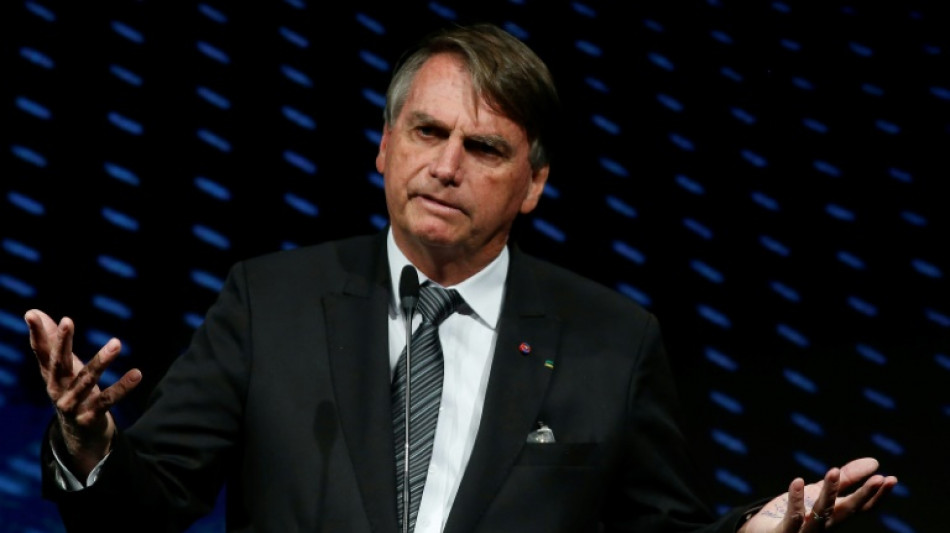 Bolsonaro se enzarza con reportera: "Tu marido vot&oacute; por m&iacute;"