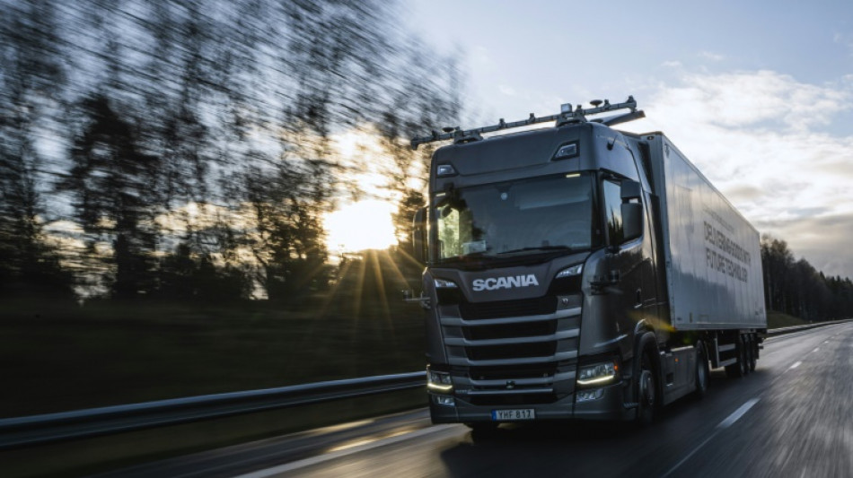 En Su&egrave;de, le camion autonome taille la route