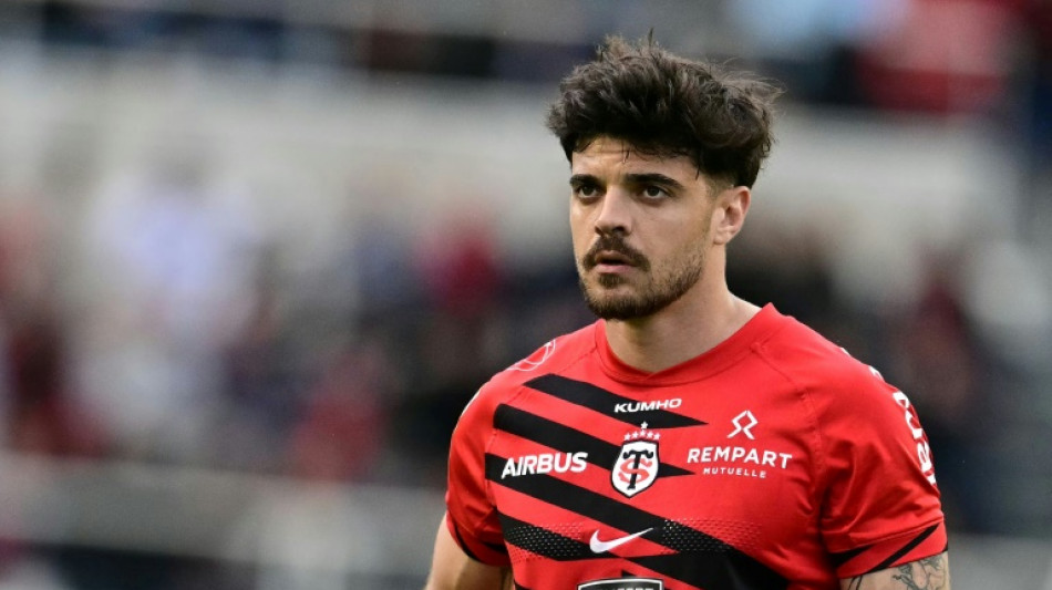 Toulouse's Ntamack suffers concussion in Top 14 clash