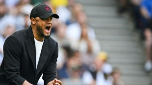 Rummenigge diz que Bayern est&aacute; pr&oacute;ximo de anunciar Vincent Kompany como t&eacute;cnico