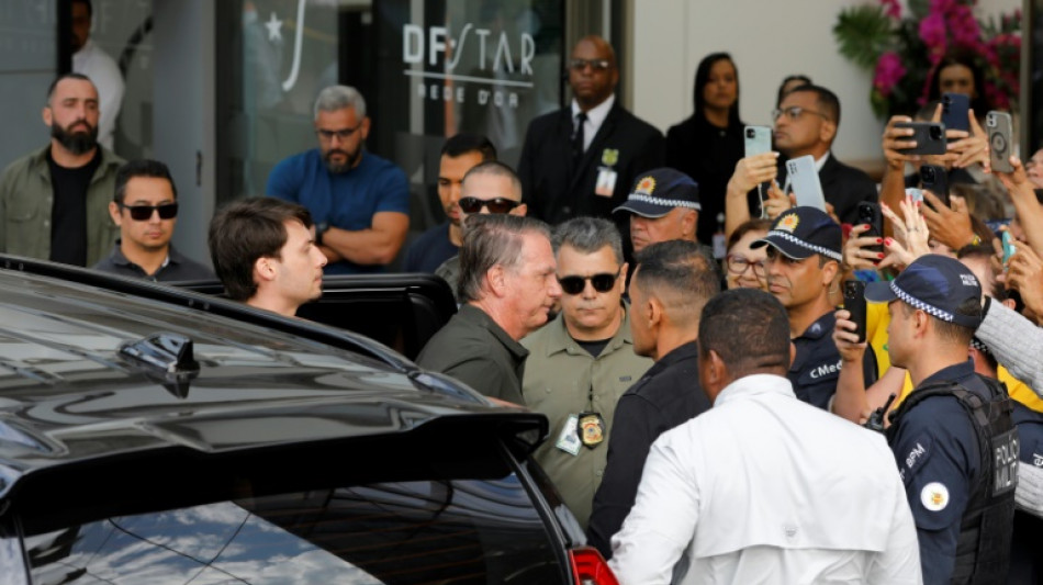 Bolsonaro deixa pris&atilde;o domiciliar para realizar exame m&eacute;dico ap&oacute;s ser condenado