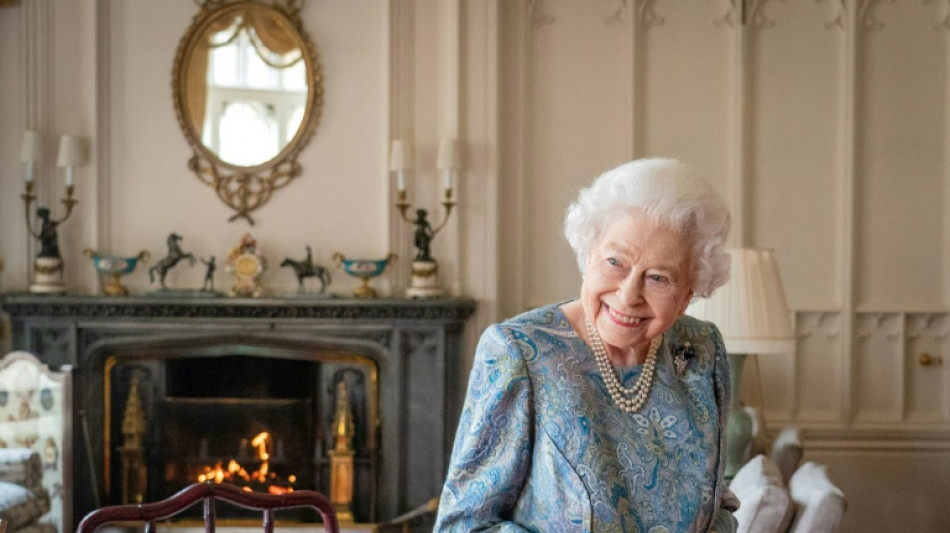 Elizabeth II tout sourire et sans canne &agrave; quelques semaines des c&eacute;l&eacute;brations du jubil&eacute;