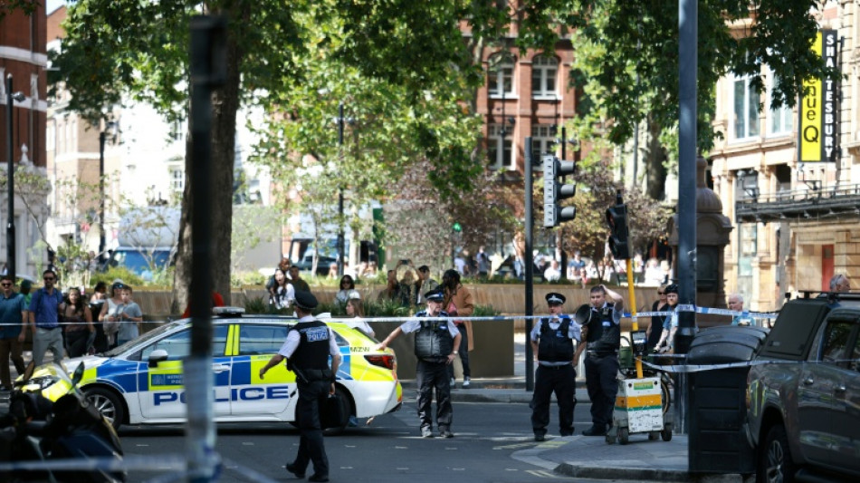 Una mujer es acusada de atacar con un objeto punzante a cuatro hombres en Londres