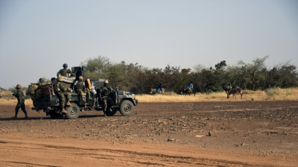 Ataque a autob&uacute;s y cami&oacute;n en N&iacute;ger deja 21 muertos cerca de Burkina Faso