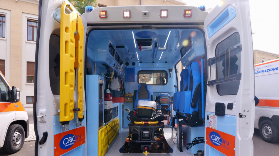 Crolla palazzina in Puglia durante lavori, 4 operai feriti