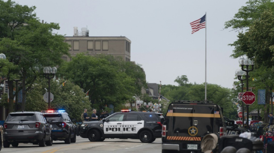 USA: interpellation d'un suspect apr&egrave;s au moins 6 morts lors d'un d&eacute;fil&eacute; du 4-Juillet