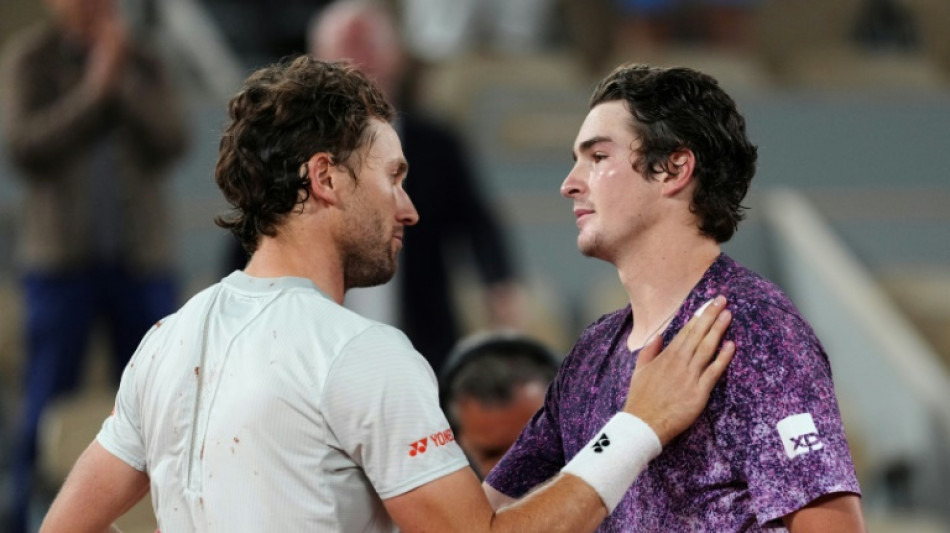 Jo&atilde;o Fonseca vence Ruud e avan&ccedil;a &agrave;s quartas de final de Roland Garros