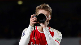 Arsenal vence Liverpool e acirra luta pelo t&iacute;tulo no Campeonato Ingl&ecirc;s