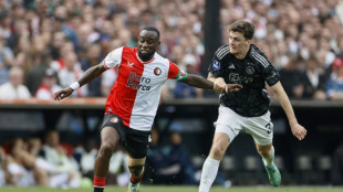 Cl&aacute;ssico holand&ecirc;s entre Feyenoord e Ajax &eacute; suspenso por greve da pol&iacute;cia