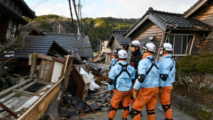 Chuva dificulta resgates ap&oacute;s terremoto que deixou 73 mortos no Jap&atilde;o