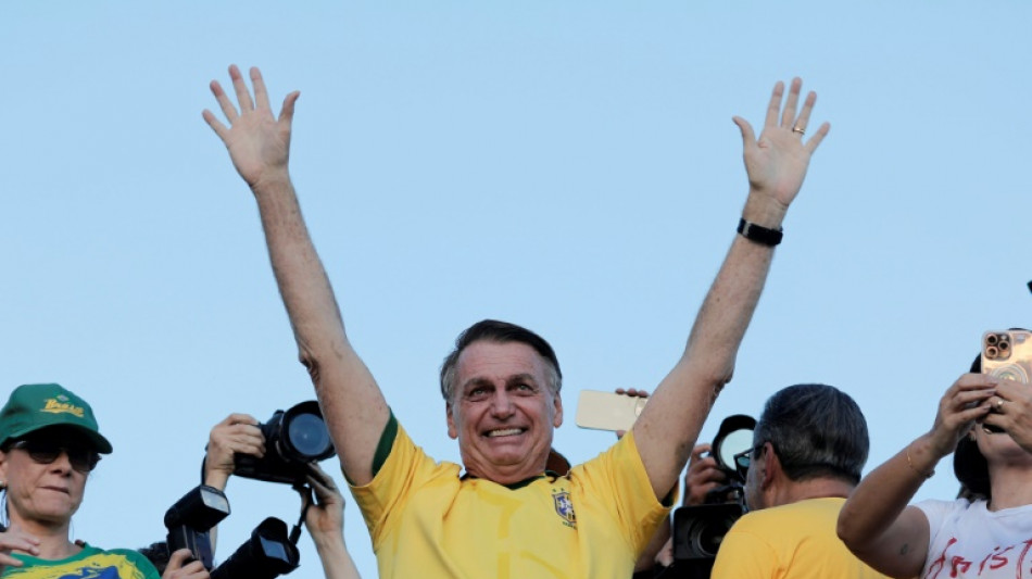 Tras salir del hospital, Bolsonaro promete "continuar la lucha" en una protesta en Brasilia