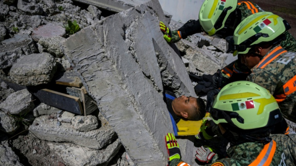 Escombros, rapel, perros buscadores: as&iacute; entrena la unidad de rescate del Ej&eacute;rcito mexicano