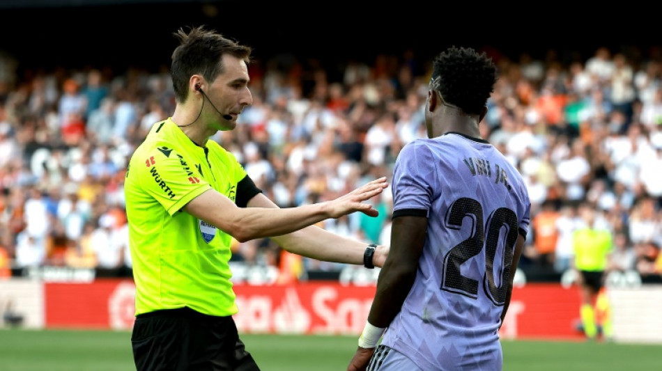 Un &aacute;rbitro de video es sustituido tras los incidentes en los que estuvo implicado Vinicius