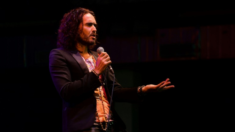 Inculp&eacute; pour viols au Royaume-Uni, le com&eacute;dien Russell Brand rejette les accusations