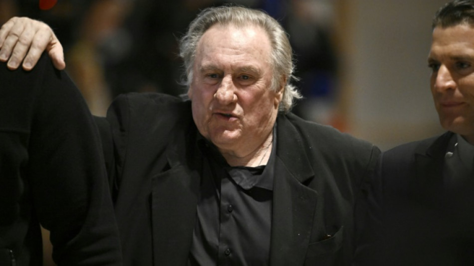 G&eacute;rard Depardieu conteste &agrave; son proc&egrave;s "s'amuser &agrave; peloter" des femmes