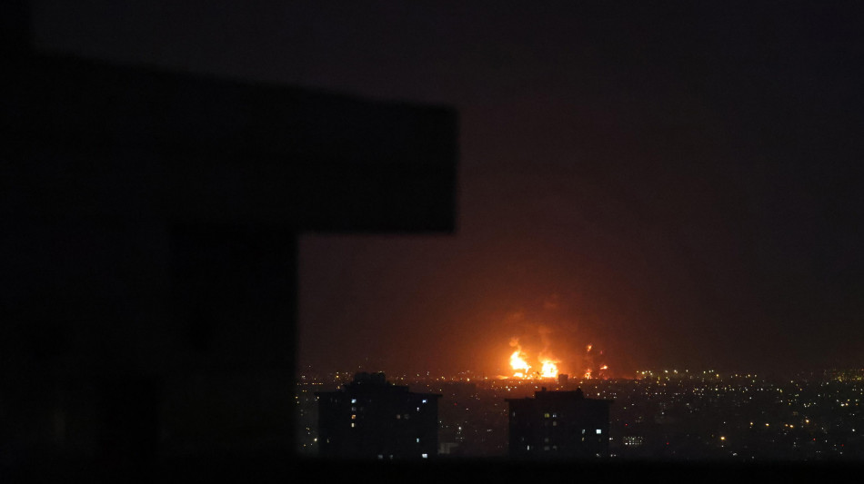 Iran, raid Usa-Israele su 5 impianti petroliferi vicino Teheran