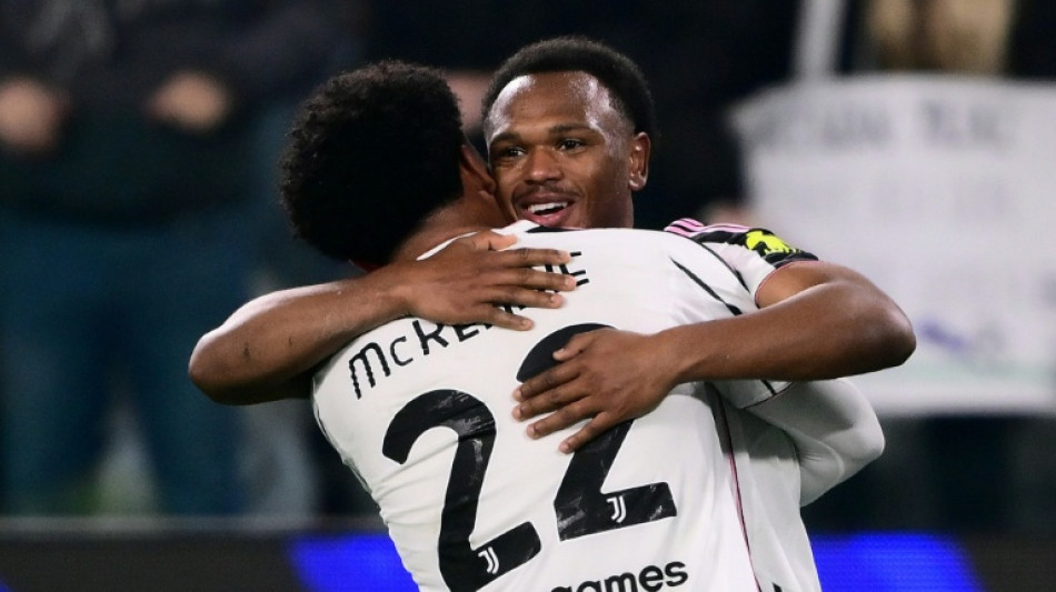 Juventus vence Roma (2-1) e segue na luta pelo t&iacute;tulo do Italiano