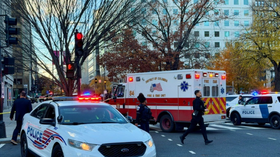 Trump denuncia 'ato de terrorismo' após ataque contra guardas em Washington