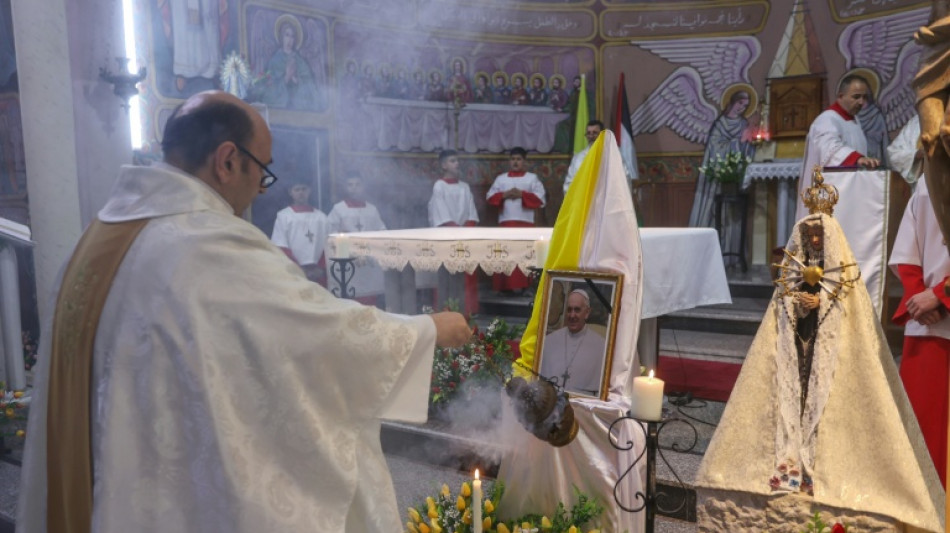 "Il nous donnait de l'espoir": les chr&eacute;tiens de Gaza pleurent la mort du pape