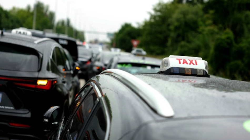La mobilisation des taxis prolong&eacute;e jusqu'&agrave; samedi &agrave; Paris et &agrave; Pau