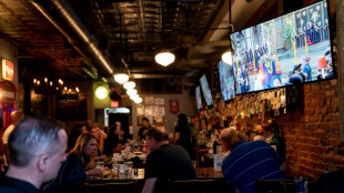 Dernier hommage &agrave; la reine, avant l'aube, dans un pub anglais de Washington