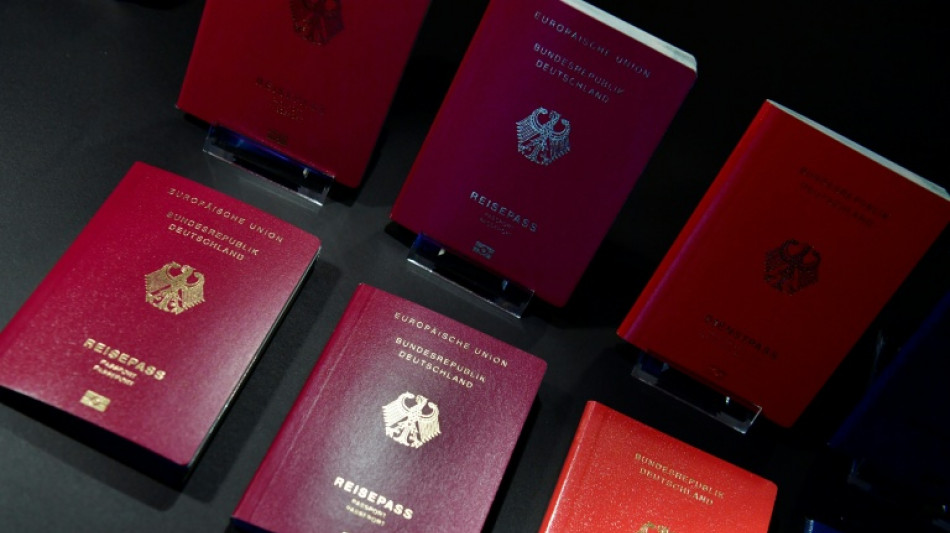 Einb&uuml;rgerungsrekord: 332.500 Ausl&auml;nder bekommen 2025 den deutschen Pass