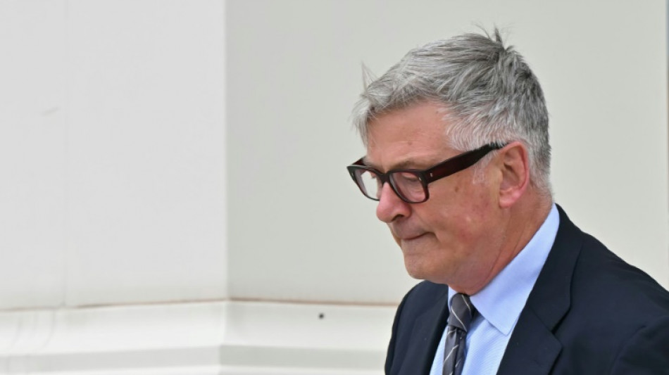 Alec Baldwin vai a julgamento por homic&iacute;dio culposo ap&oacute;s disparo em set de 'Rust'