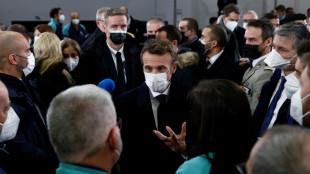 A trois mois de la pr&eacute;sidentielle, Macron annonce une moisson d'investissements &eacute;trangers