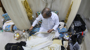 Mondial: ru&eacute;e sur le "bisht", le manteau offert au champion Messi