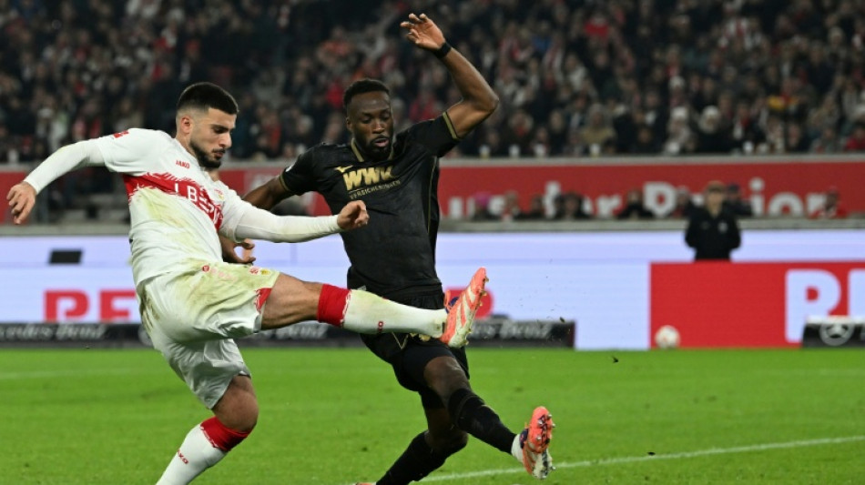 Stuttgart vence Augsuburg de virada (3-2) e é 4º colocado na Bundesliga