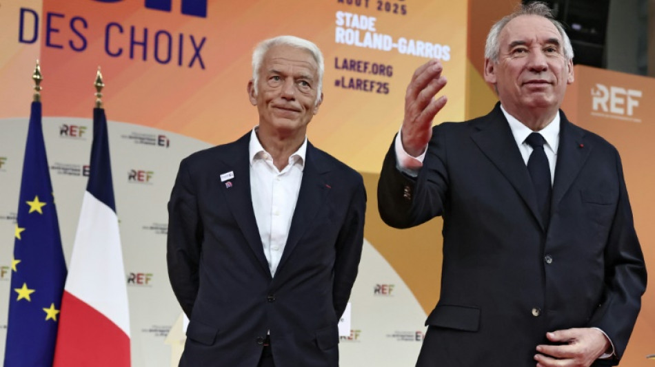 La extrema derecha y la extrema izquierda francesas rechazan acuerdo para salvar al primer ministro