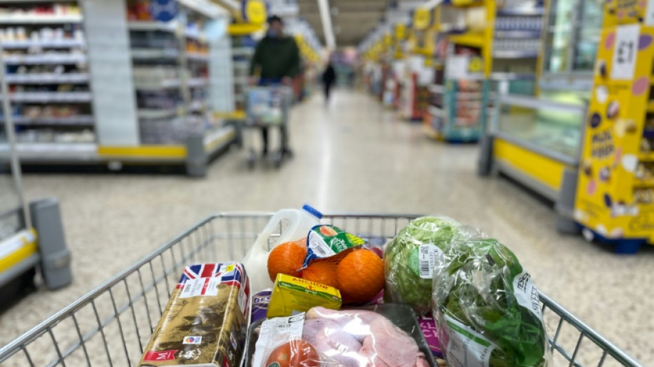 Econom&iacute;a brit&aacute;nica bajo presi&oacute;n: los hogares reducen gastos y la libra cae