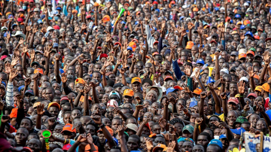 M&iacute;tines masivos al son de vuvuzelas en cierres de campa&ntilde;as presidenciales en Kenia