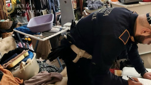 Neonato tra droga e rifiuti, arrestato il compagno della madre