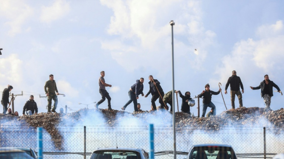 Grèce: des agriculteurs en colère bloquent les aéroports en Crète