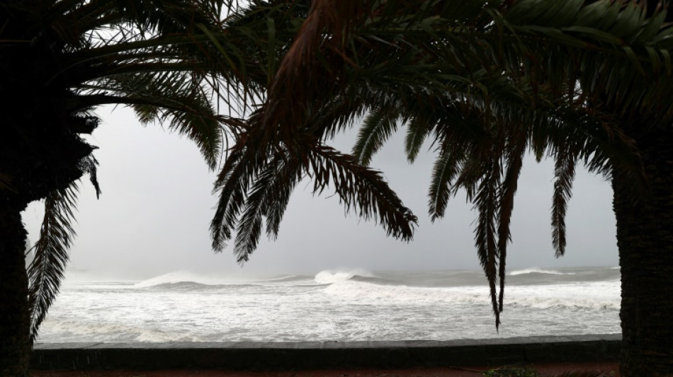La R&eacute;union se pr&eacute;pare au passage d'un cyclone potentiellement "tr&egrave;s dangereux"
