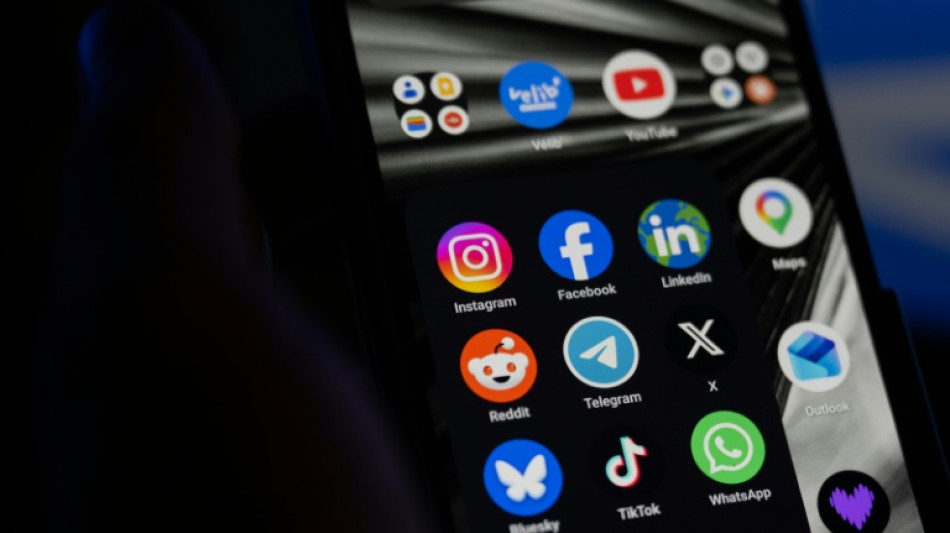 La Malaisie rejoint la vague mondiale de restrictions des r&eacute;seaux sociaux pour les mineurs