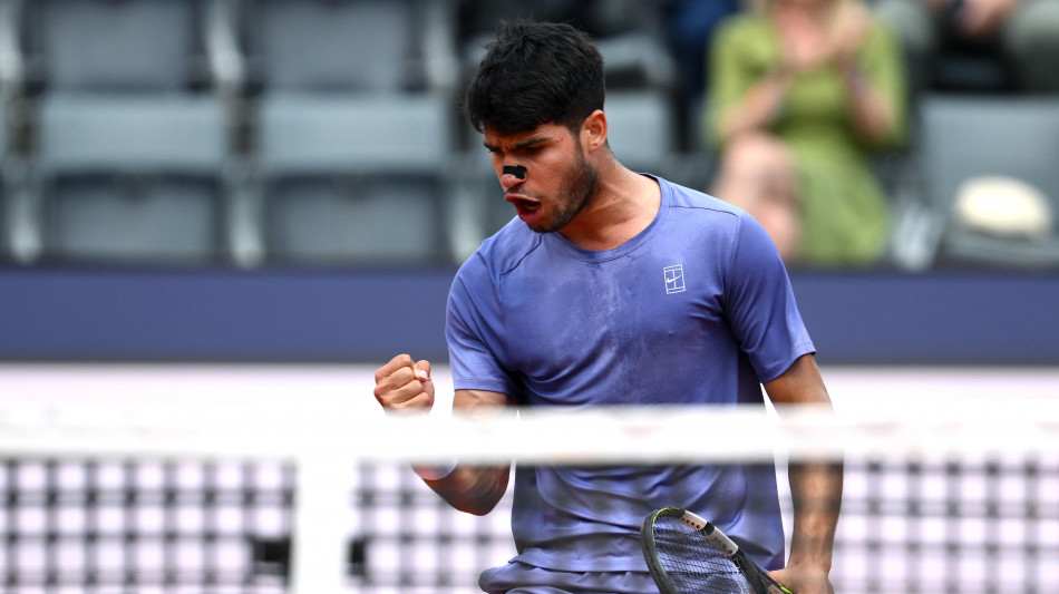 Internazionali: Alcaraz ai quarti, battuto Khachanov in 3 set