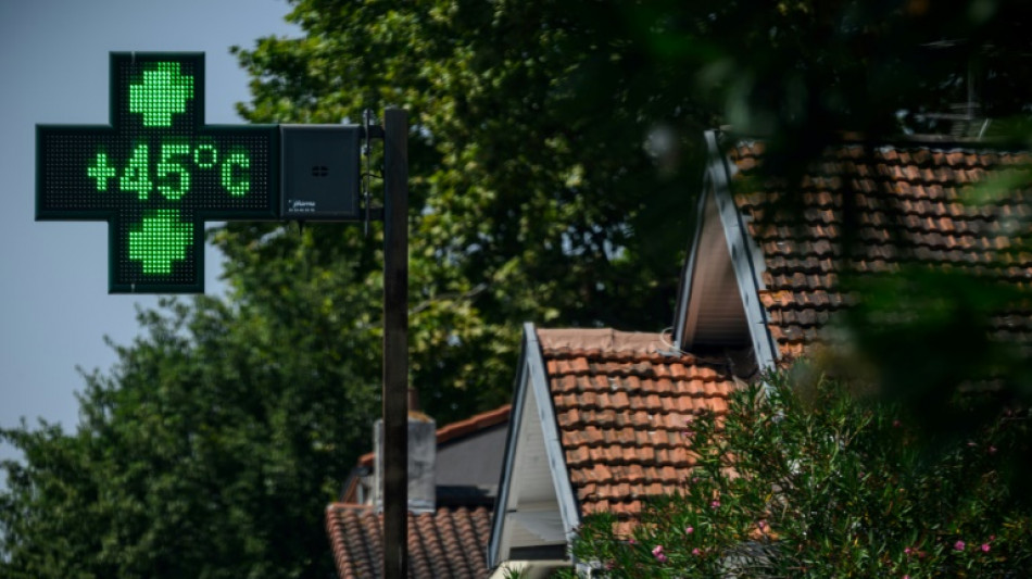 Canicule: 14 départements en alerte rouge, la chaleur s'étend